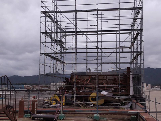 解体工事の様子